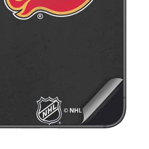 NHL Calgary Flames Distressed Galaxy S25 Skin
